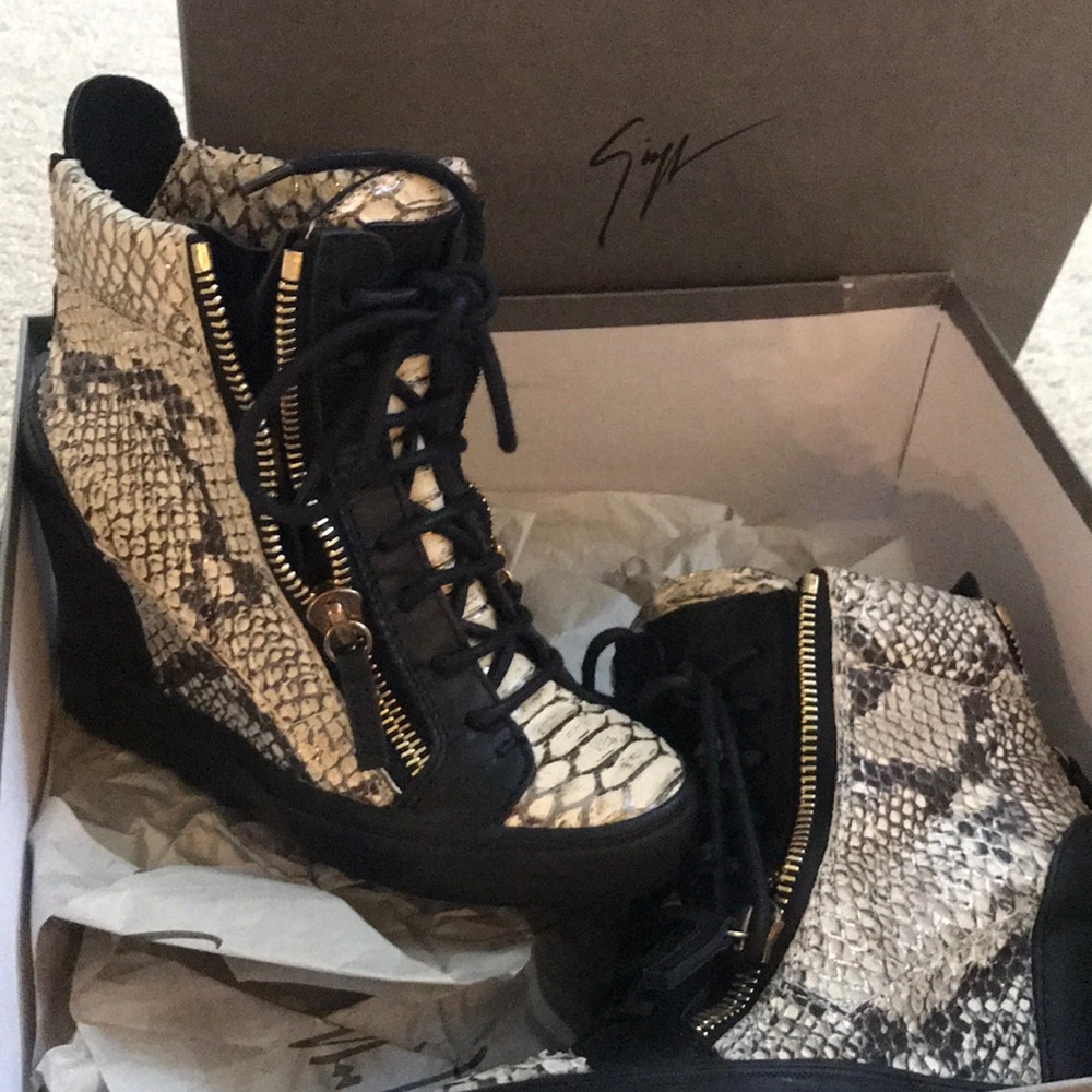 Platform sneakers